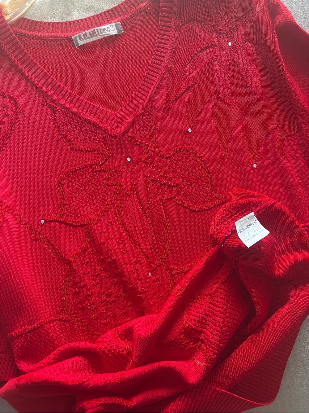 🔴 Women’s Red V-Neck Sweater - Classic Knit-M/L - Picture 4 of 4